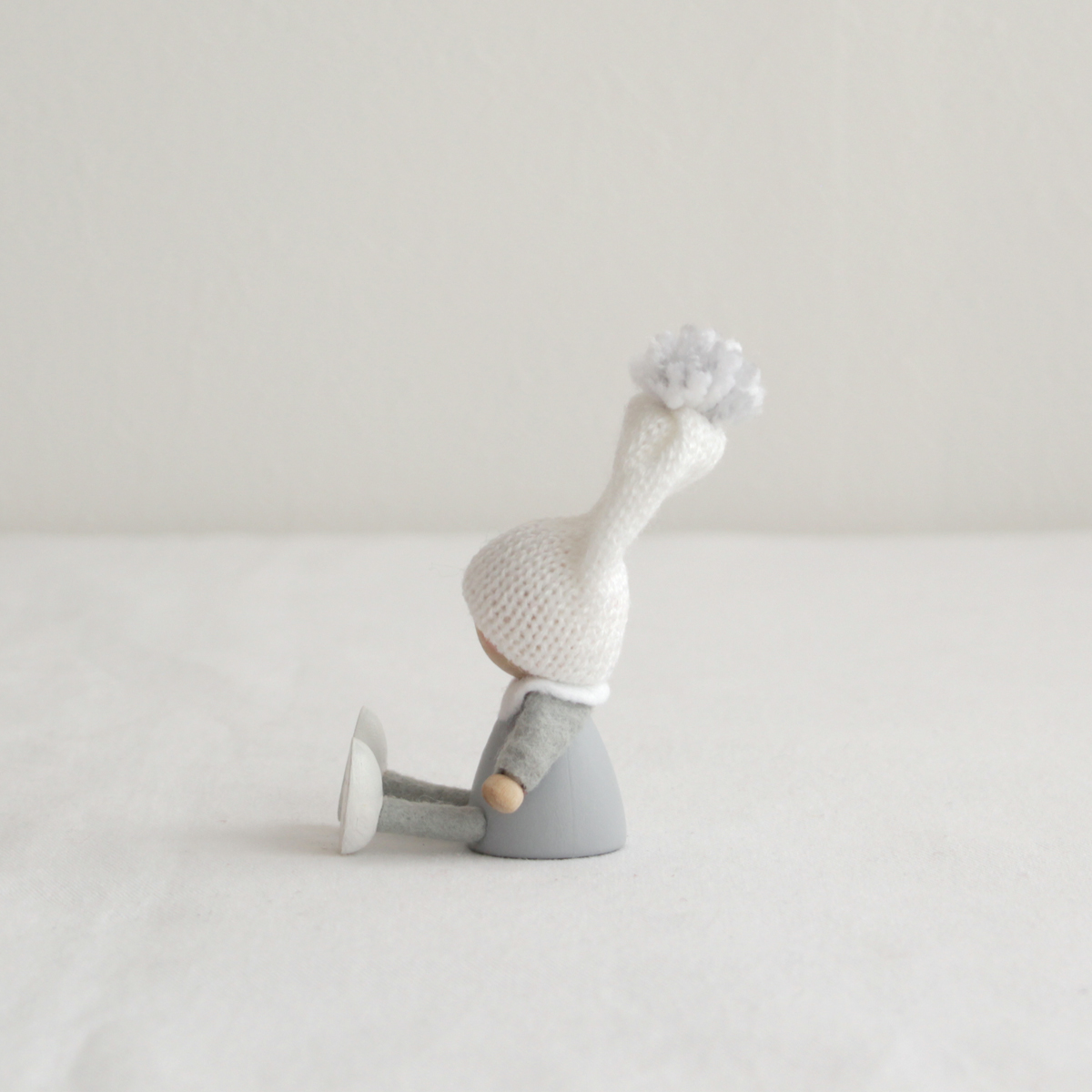 ノルディカニッセ ぺたんこ座りの男の子 サイレントナイトシリーズ