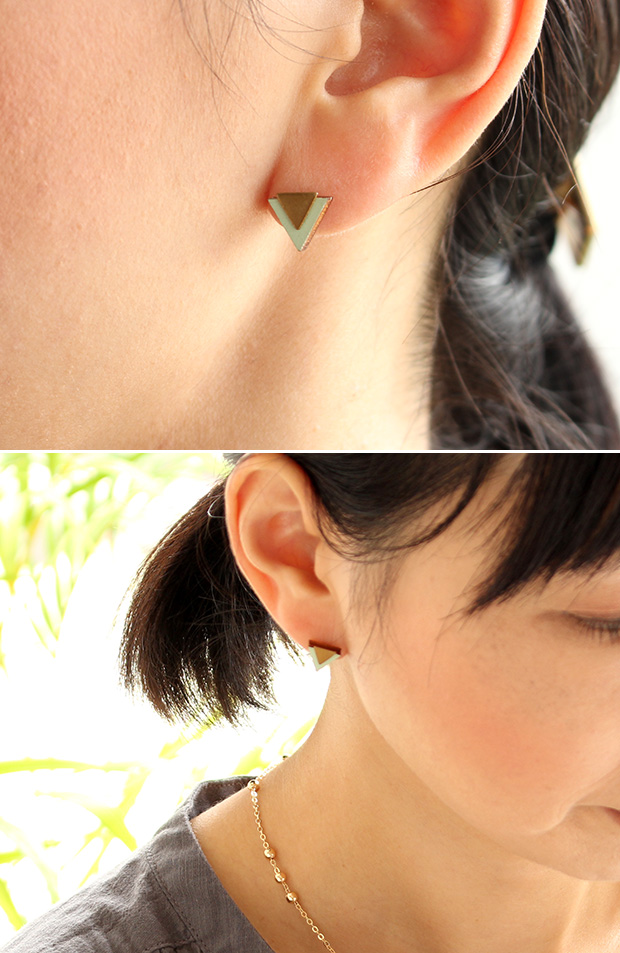 ピアス レディース Pronomen ダーク ブラック 小ぶり 三角形 木製 GRUNDLED グルンドレッド デンマーク 北欧 Pierce