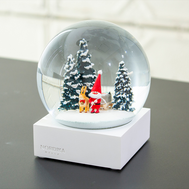 ノルディカニッセ 2023 新作 限定品 スノードーム そりを引いたサンタ NORDIKA nisse クリスマス 雑貨 人形 北欧 NRD100001