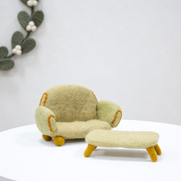 Gry&Sif ミニチュア ソファー＆コーヒーテーブルセット ベージュ 家具 フェルト 北欧 ハンドメイド オーナメント 飾り フェアトレード グライアンドシフ