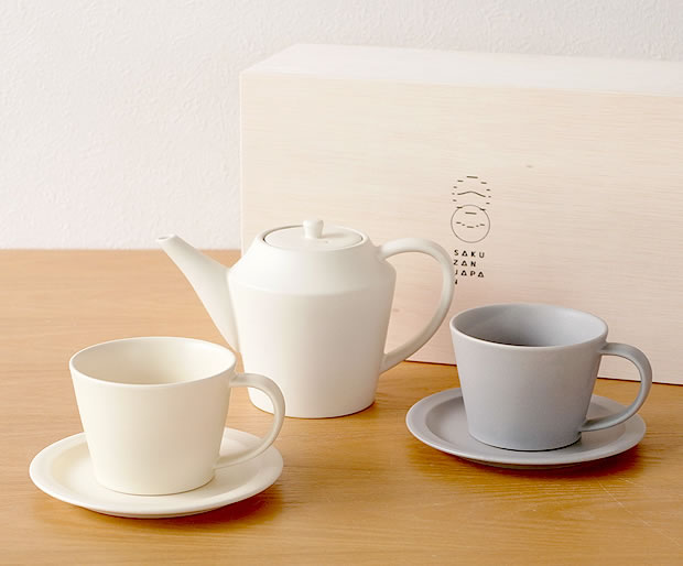 SAKUZAN Sara セット コーヒーカップ&ソーサー ペア ポット付 マグカップ 木箱入り 別注 プレート 作山窯 美濃焼 食器 日本製 和食器 手仕事 うつわ 器 手作り 贈り物 結婚祝い プレゼント