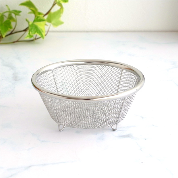 家事問屋 小分けザル 13cm ステンレス ざる 小さい 下ごしらえ 水切り メッシュ 脚付き キッチンツール 日本製 made in Japan 36434